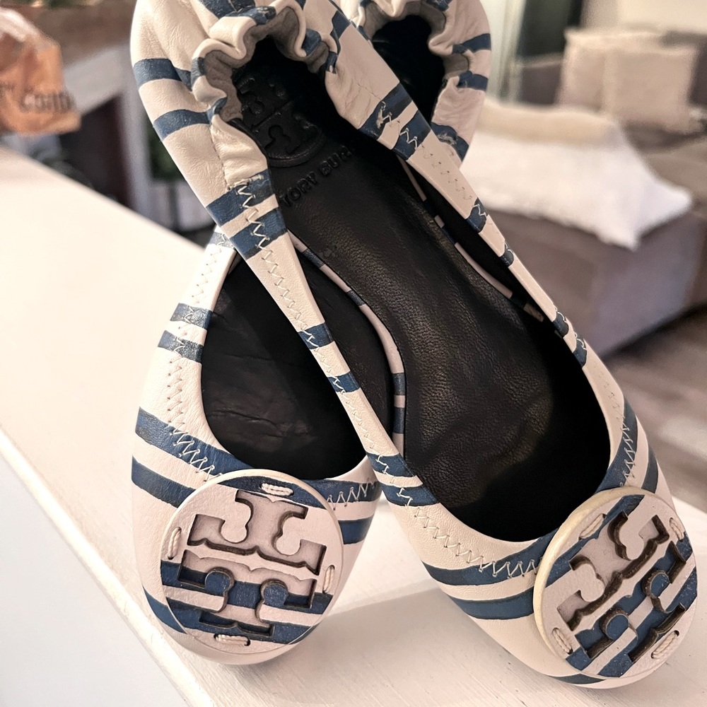 Authentic Tory Burch Reva Flat.  **Rare Color**